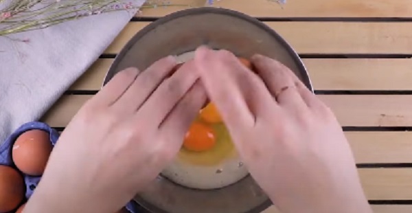 Добавление яиц