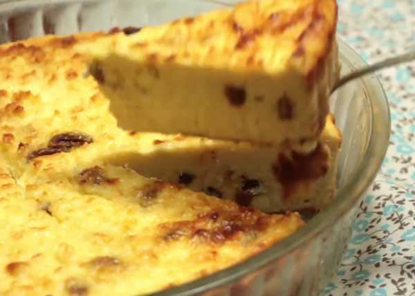 Готовая запеканка с отрезанным кусочком