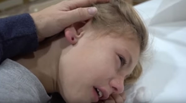 Удар ухом